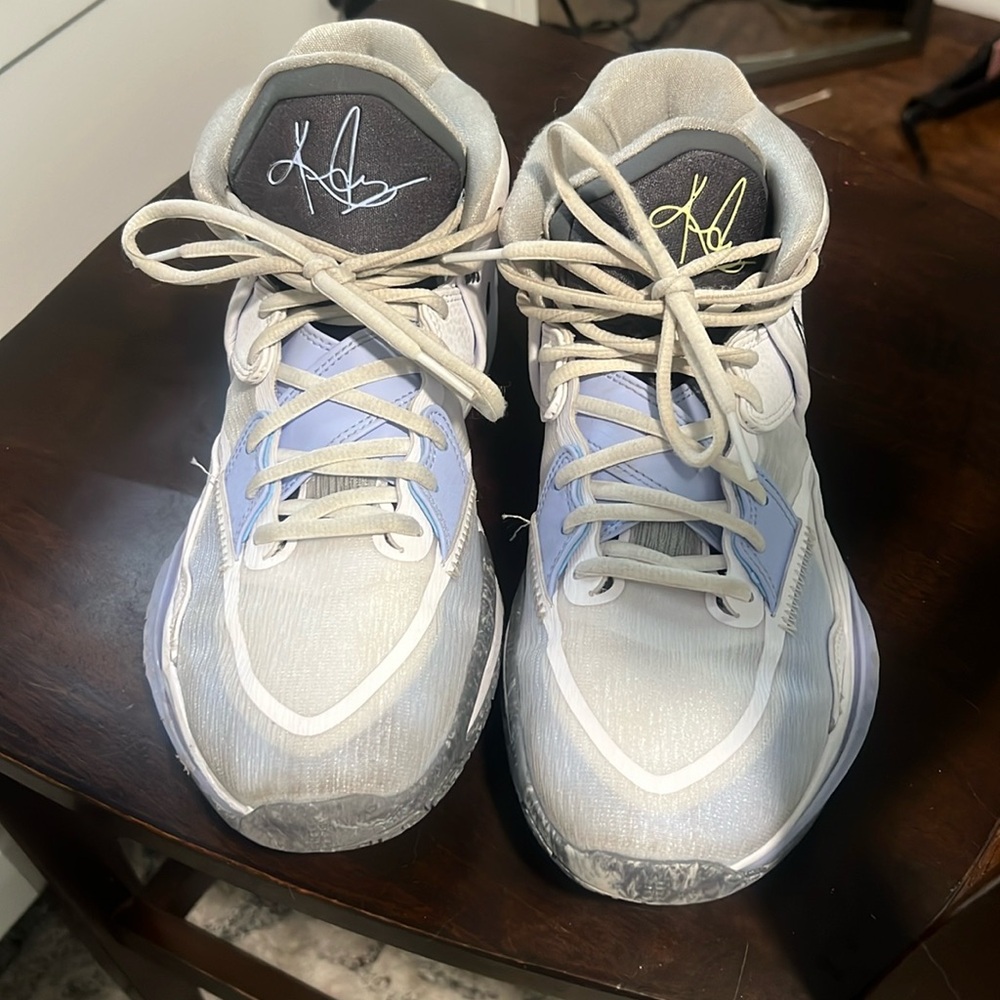 Kyrie infinity Basketball/Volleyball Shoe